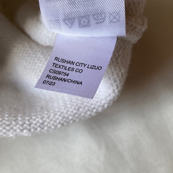 Adorable White Kids Sweater with Penguin Design - Picture 10 of 13